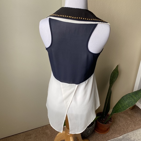 FINAL SALE Sheer Detailed collared top - Picture 3 of 6